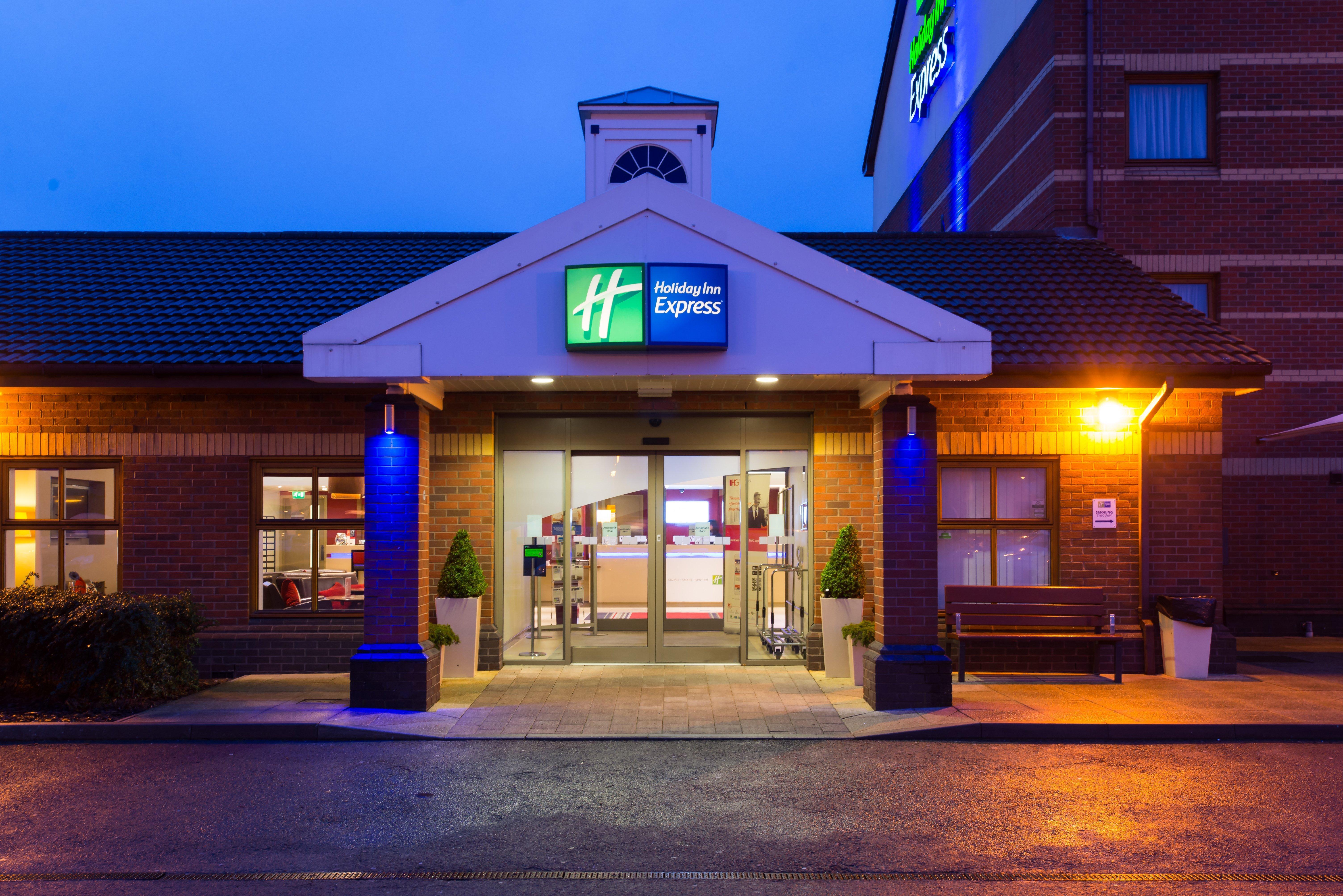 Holiday Inn Express Derby Pride Park Exterior foto
