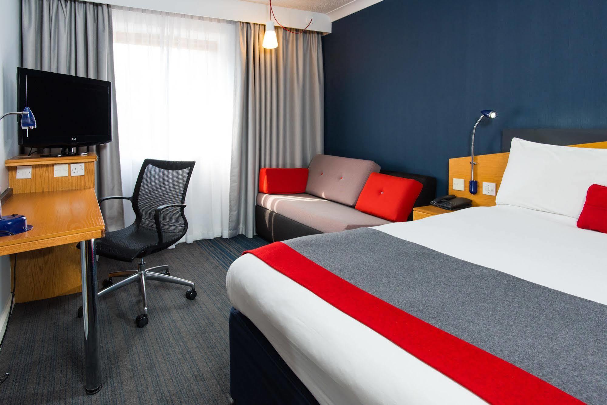 Holiday Inn Express Derby Pride Park Exterior foto